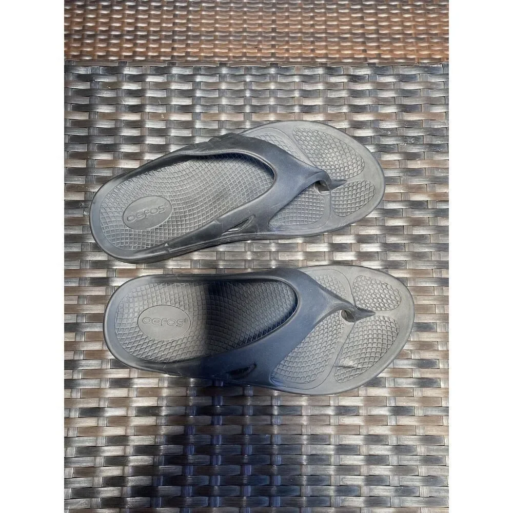 Oofos sandals women’s size 10